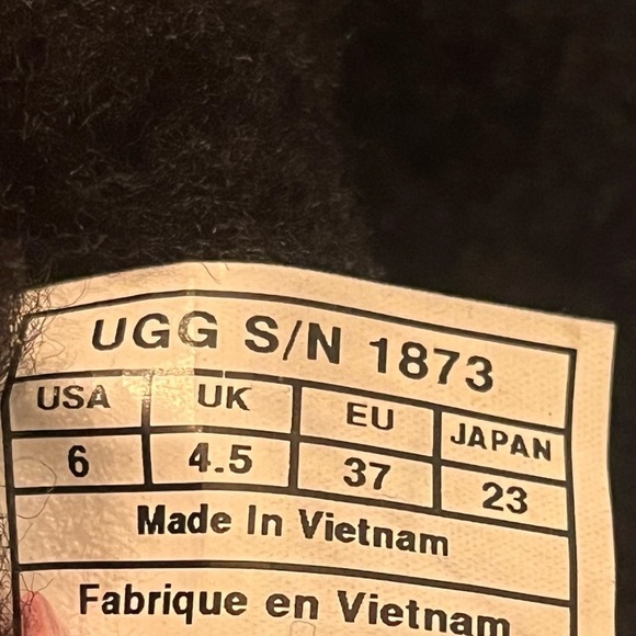 Ugg Bailey Button Triplet II Sheepskin Snow Boots Sz 6 Black Women - Picture 9 of 9